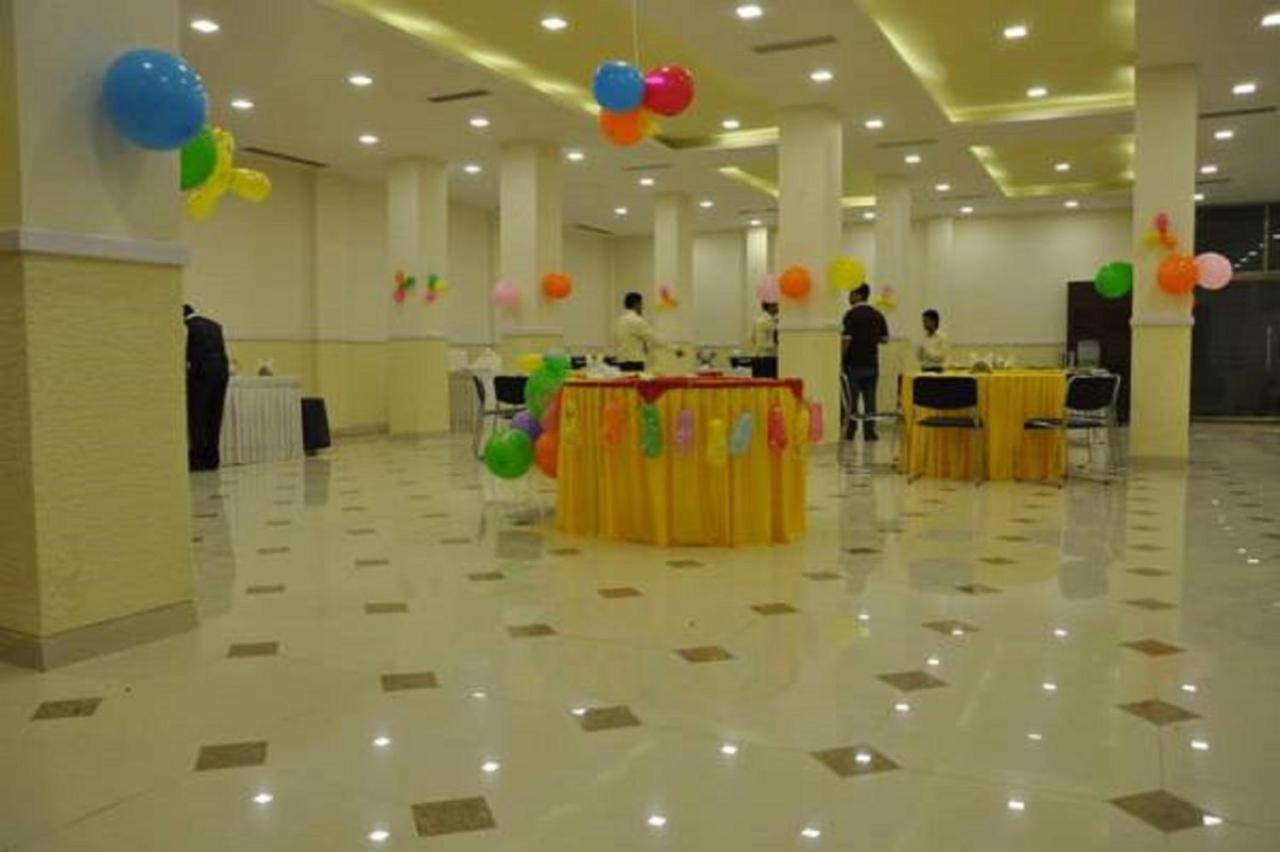 Hotel Shiv International Bhachau Exterior foto