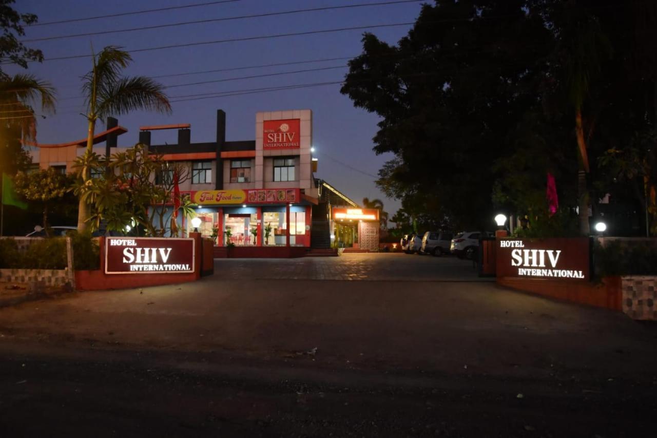 Hotel Shiv International Bhachau Exterior foto